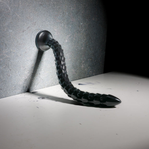 Fallo anale con ventosa Scaled Anal Snake 12''/ 30 cm Black